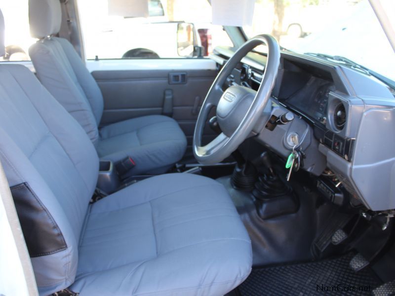 Toyota LANDCRUISER 4.5 EFI D/C 4X4 in Namibia