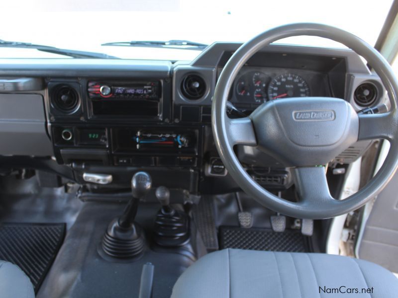 Toyota LANDCRUISER 4.5 EFI D/C 4X4 in Namibia