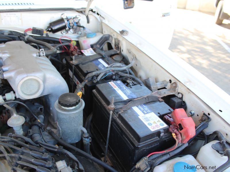 Toyota LANDCRUISER 4.5 EFI D/C 4X4 in Namibia