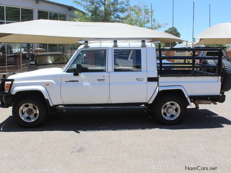 Toyota LANDCRUISER 4.5 EFI D/C 4X4 in Namibia