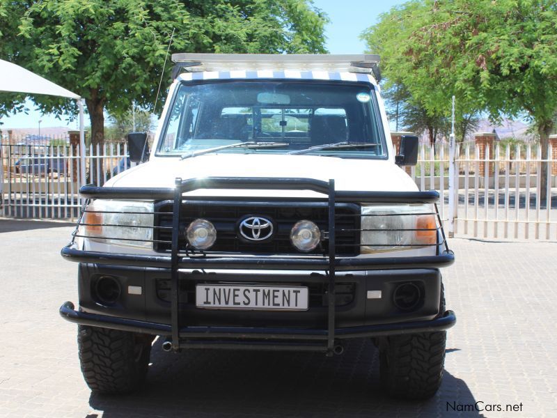 Toyota LANDCRUISER 4.5 EFI D/C 4X4 in Namibia