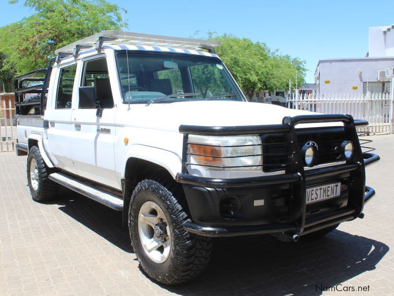 Toyota LANDCRUISER 4.5 EFI D/C 4X4 in Namibia