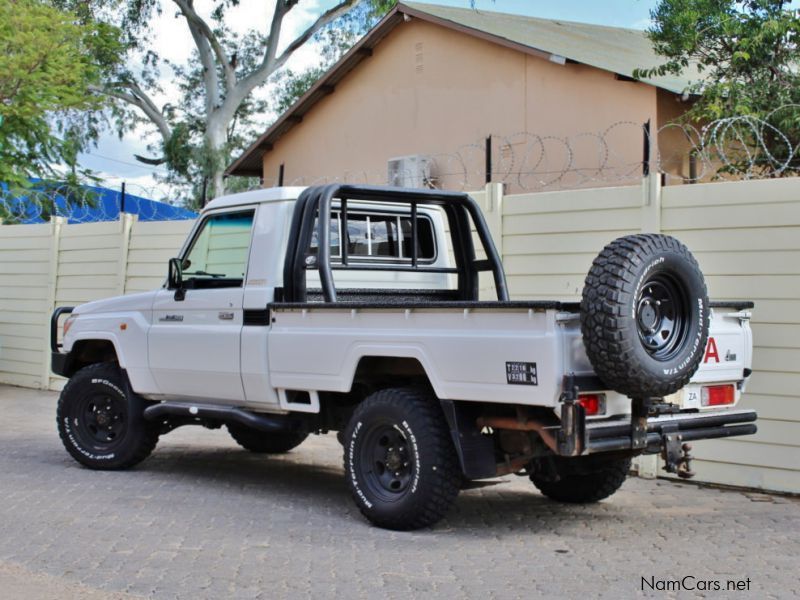 Toyota Land Cruiser EFI in Namibia