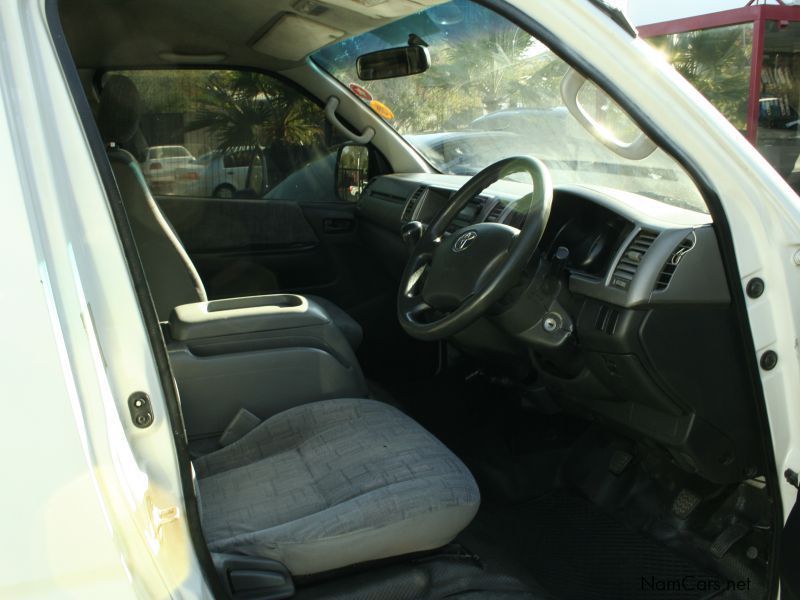 Toyota Quantum 2.7 10 Seater in Namibia