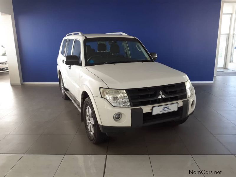 Mitsubishi Pajero 3.2 DID GLX AT 4x4 in Namibia