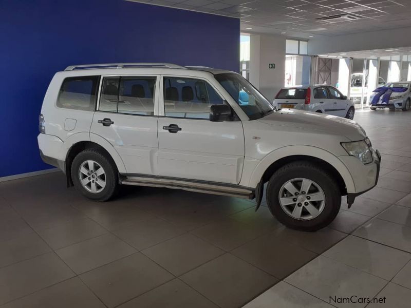 Mitsubishi Pajero 3.2 DID GLX AT 4x4 in Namibia