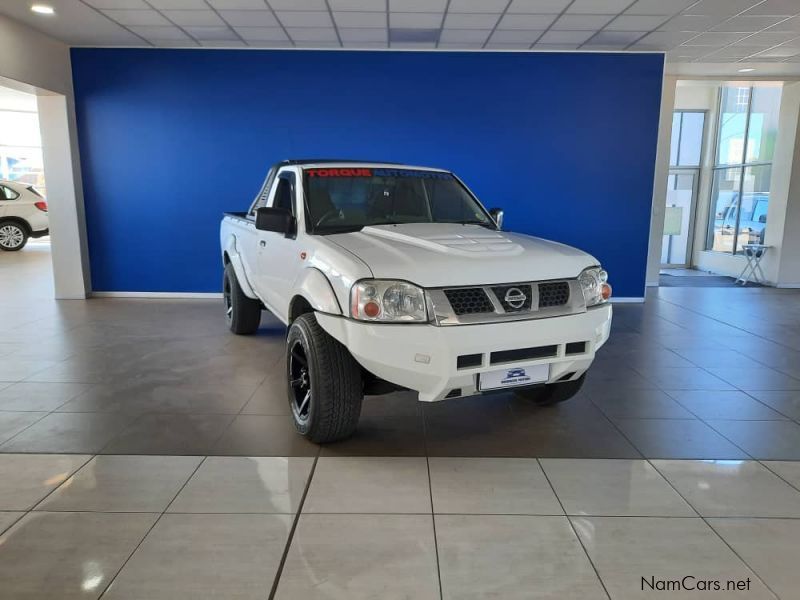 Nissan NP300 4.3 V8 A/T in Namibia