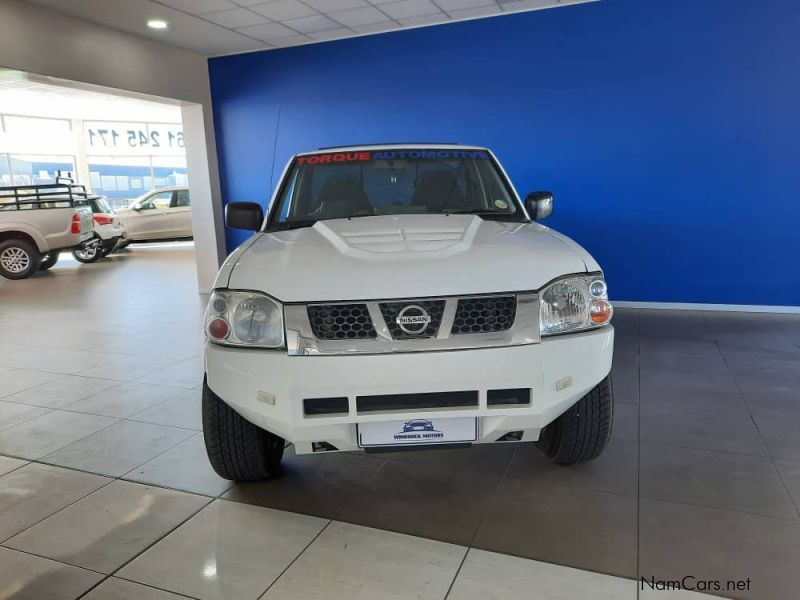 Nissan NP300 4.3 V8 A/T in Namibia