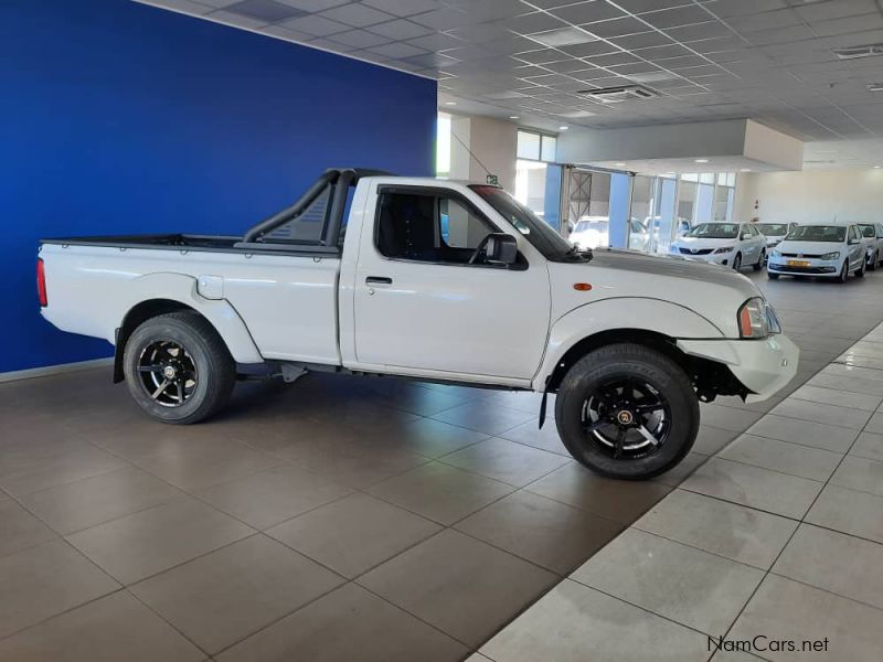 Nissan NP300 4.3 V8 A/T in Namibia