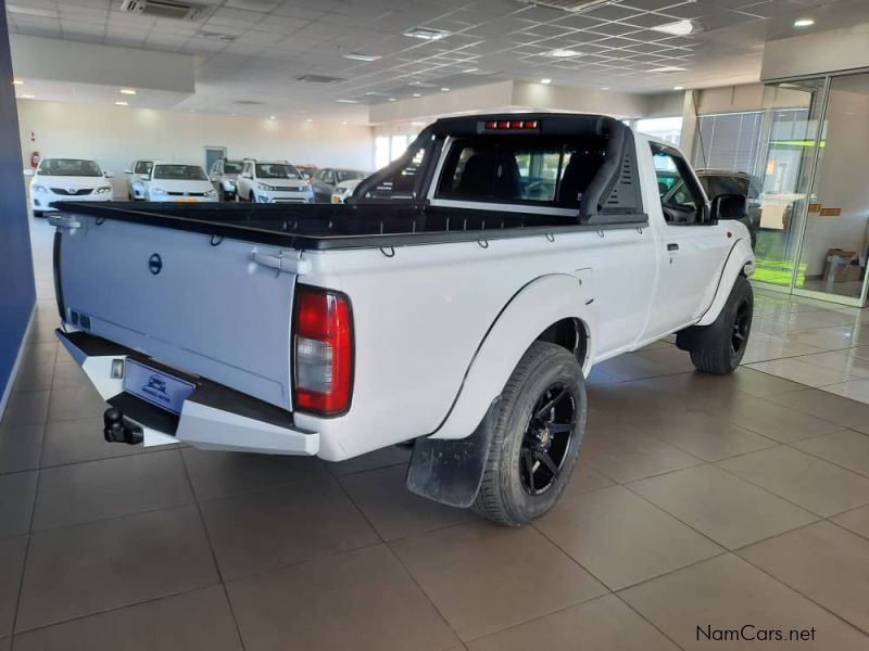 Nissan NP300 4.3 V8 A/T in Namibia