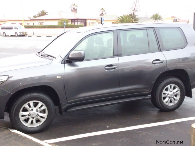 Toyota LANDCRUISER 200 SERIES V8 DIESEL in Namibia