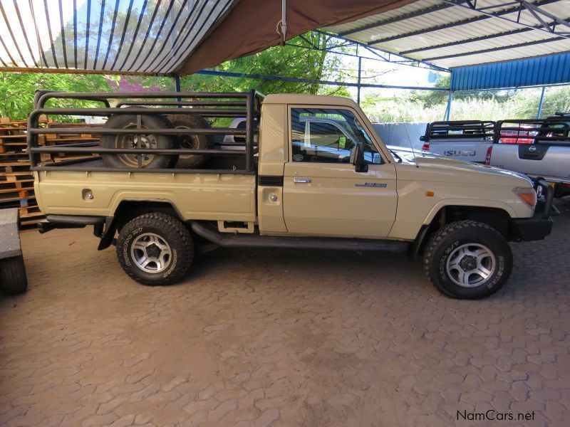 Toyota LANDCRUISER 4500 EFI in Namibia