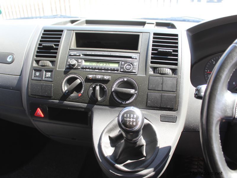 Volkswagen Kombi 2.5 TDI  T5 in Namibia