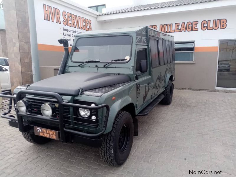 Land Rover Defender in Namibia