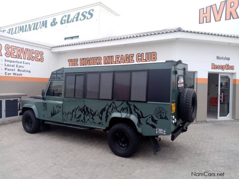 Land Rover Defender in Namibia