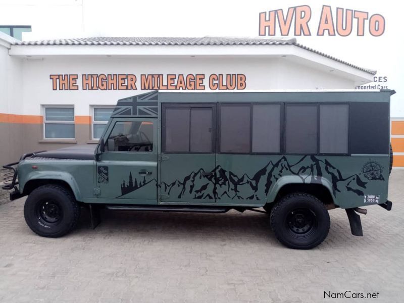 Land Rover Defender in Namibia