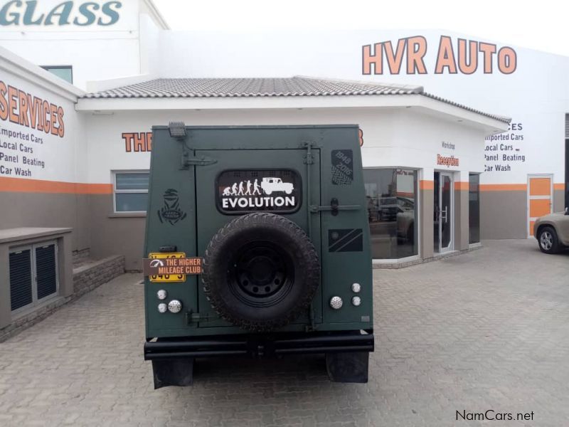 Land Rover Defender in Namibia