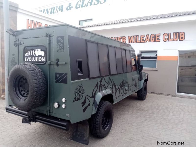 Land Rover Defender in Namibia