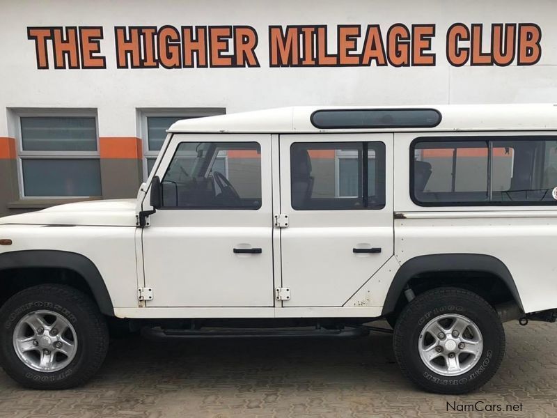 Land Rover Defender in Namibia