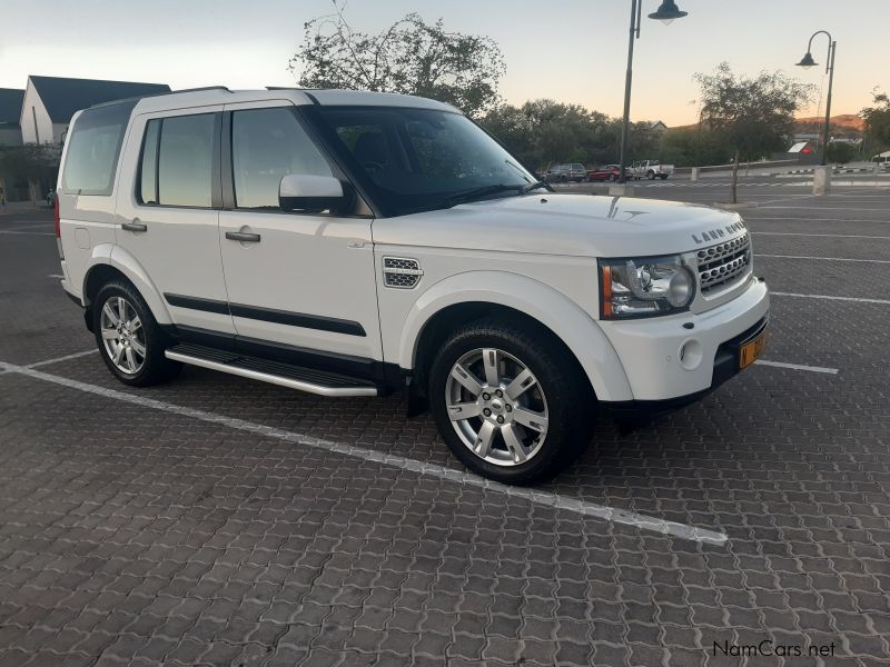 Land Rover Discovery 4 in Namibia