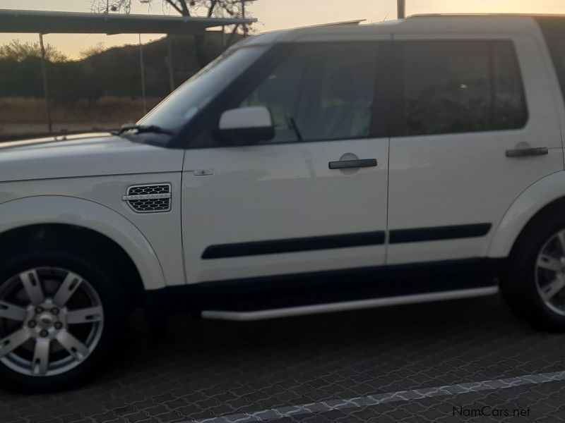 Land Rover Discovery 4 in Namibia