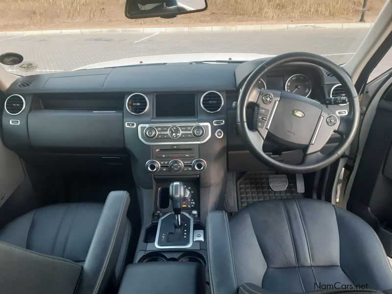 Land Rover Discovery 4 in Namibia