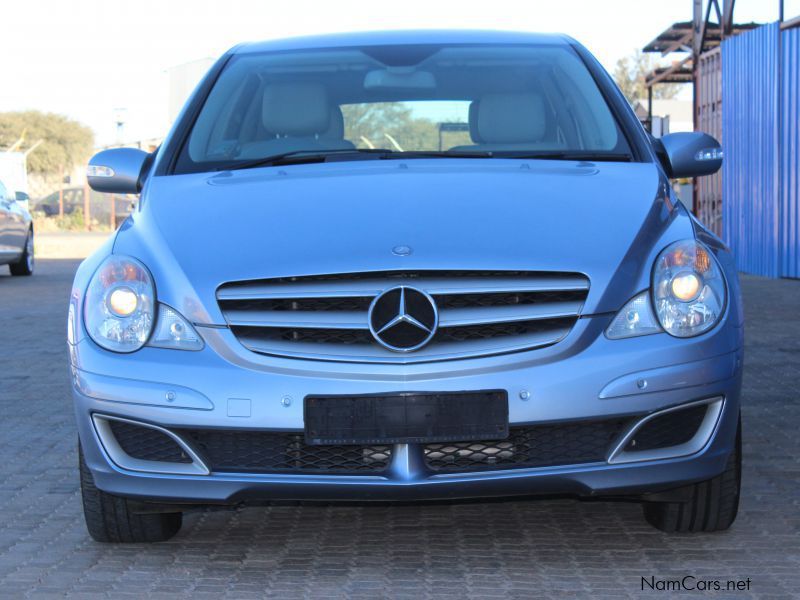 Mercedes-Benz R350 in Namibia