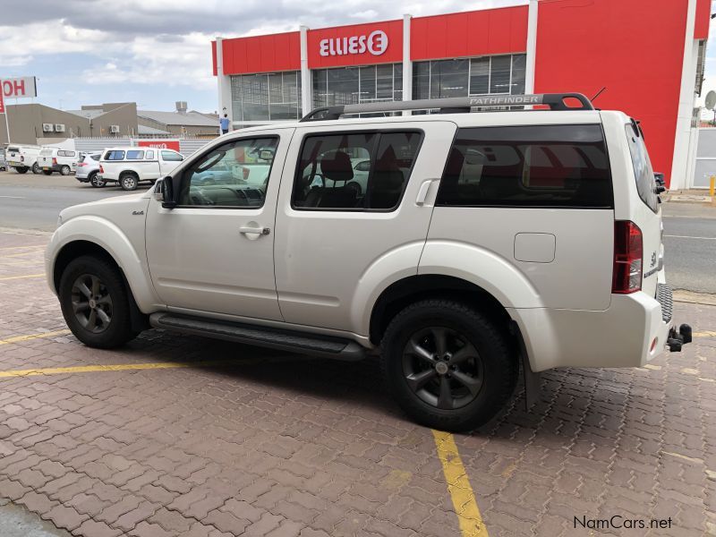 Nissan Pathfinder 4.0 V6 in Namibia