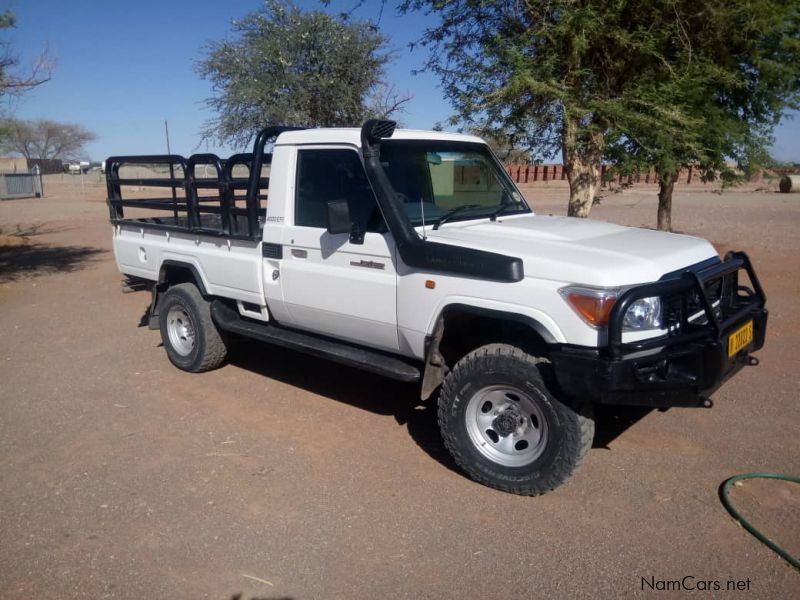 Toyota LAND CRUISER 4.5 EFi in Namibia