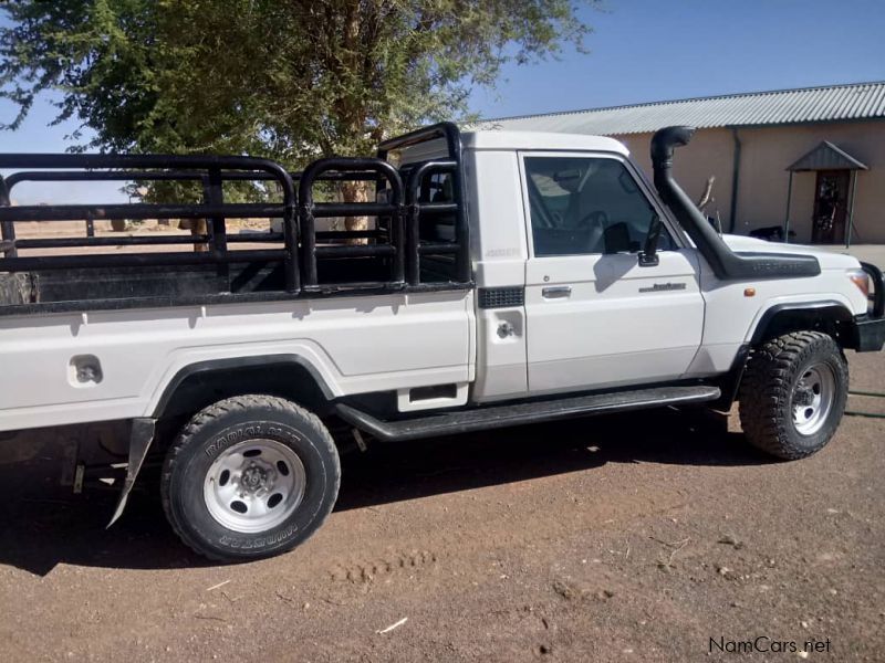 Toyota LAND CRUISER 4.5 EFi in Namibia