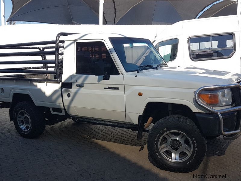Toyota Land Cruiser 70, 4.2D Bakkie 4x4 in Namibia
