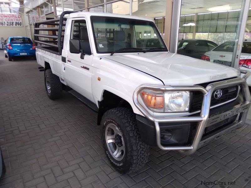 Toyota Land Cruiser 70 4.2D S/C 4x4 in Namibia