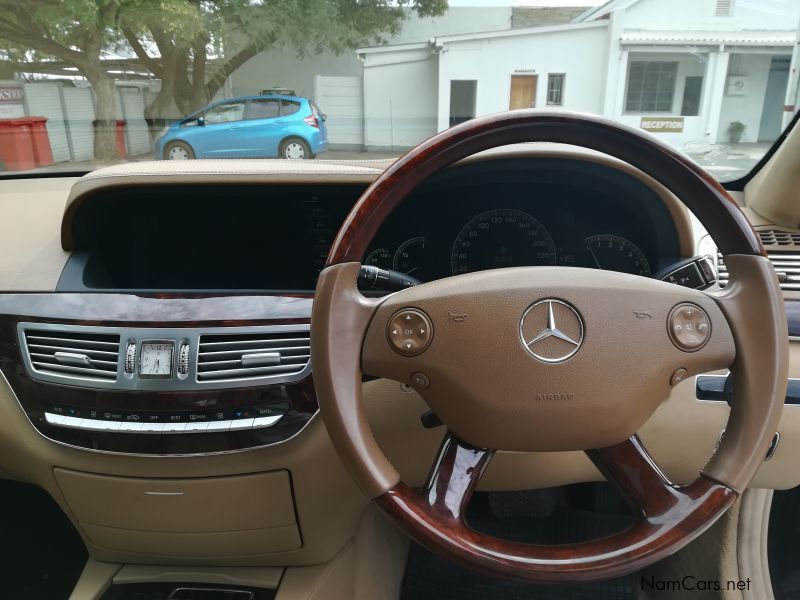 Mercedes-Benz S 300 in Namibia