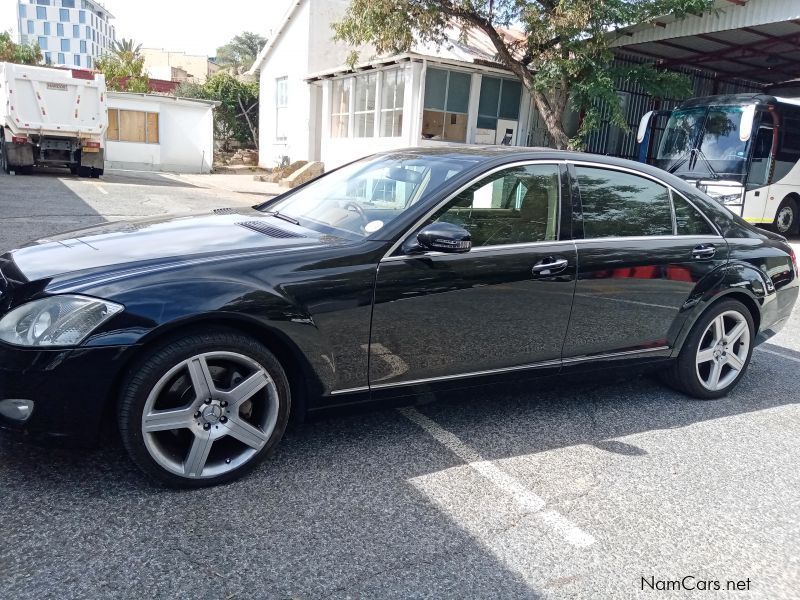 Mercedes-Benz S300 in Namibia