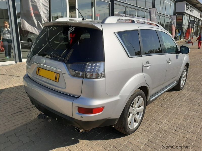 Mitsubishi OUTLANDER 2.4i AWD in Namibia