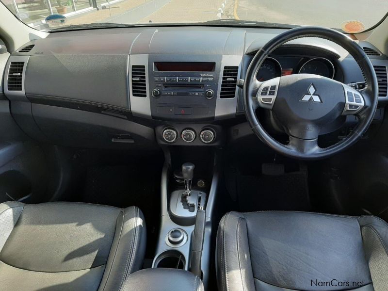 Mitsubishi OUTLANDER 2.4i AWD in Namibia