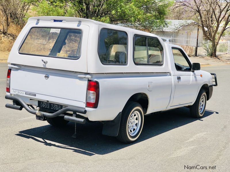 Nissan Np300 Hardbody 2.0 in Namibia