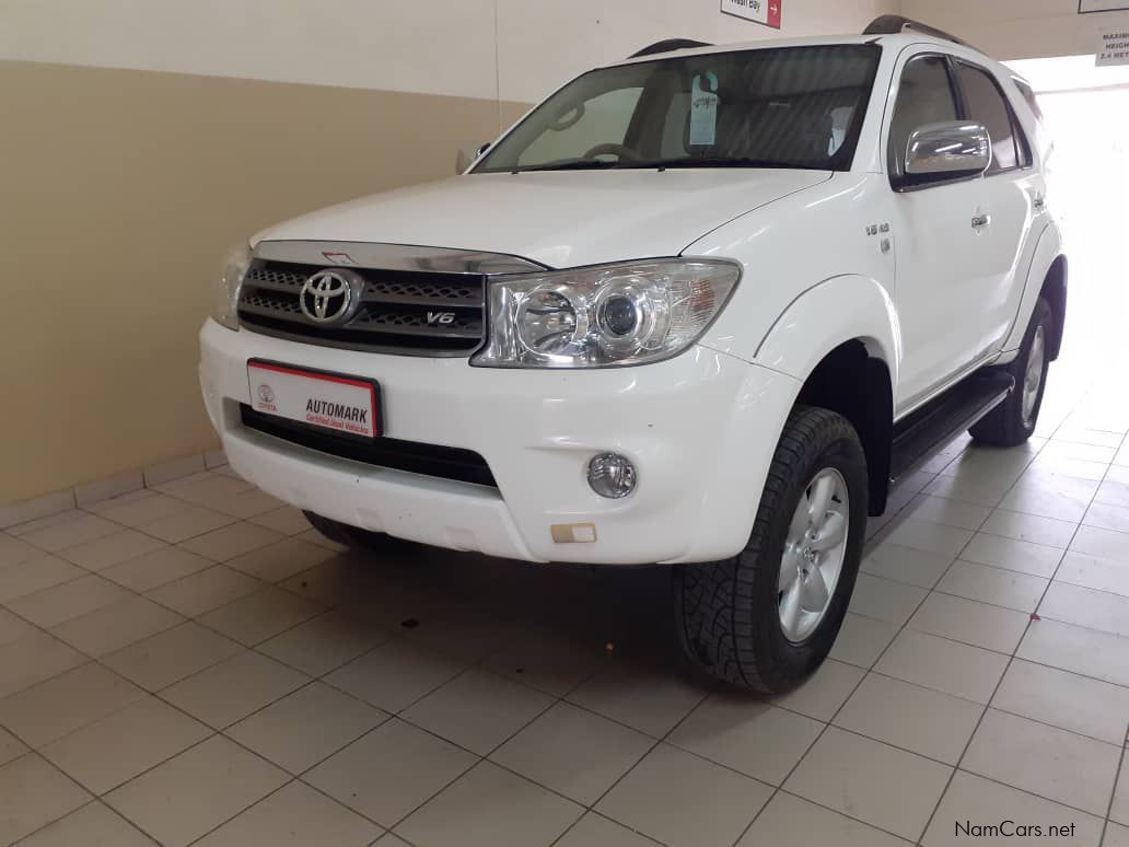 Toyota FORTUNER 4.0P V6 4X4 in Namibia