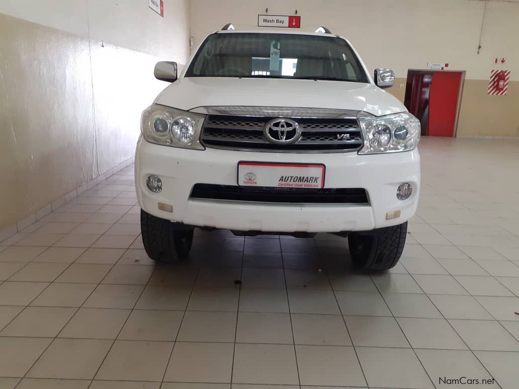 Toyota FORTUNER 4.0P V6 4X4 in Namibia