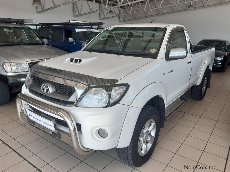Toyota Hilux 3.0 D4D 4x4 Raider in Namibia