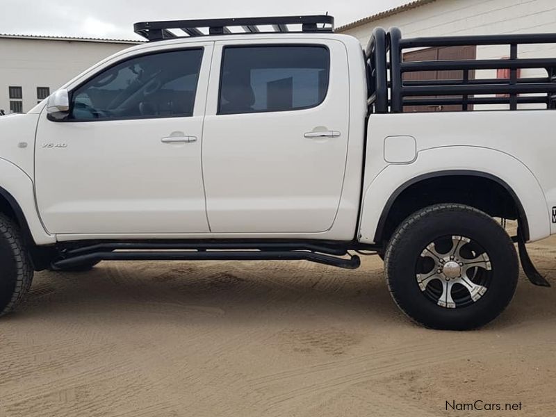 Toyota Hilux 4.0P A/T 4x4 D/C in Namibia