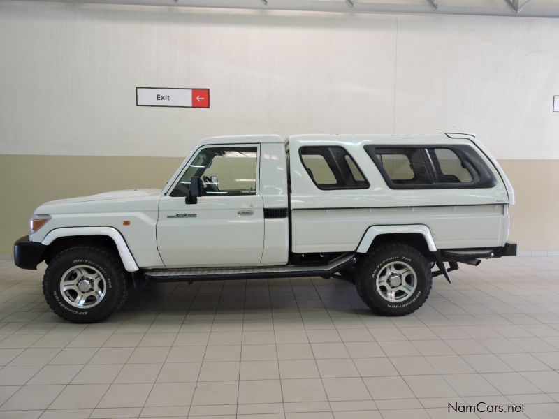 Toyota LAND CRUISER 4.0 V6 SC in Namibia