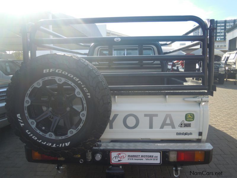 Toyota LANDCRUISER 4.0 V6 S/CAB 4X4 in Namibia