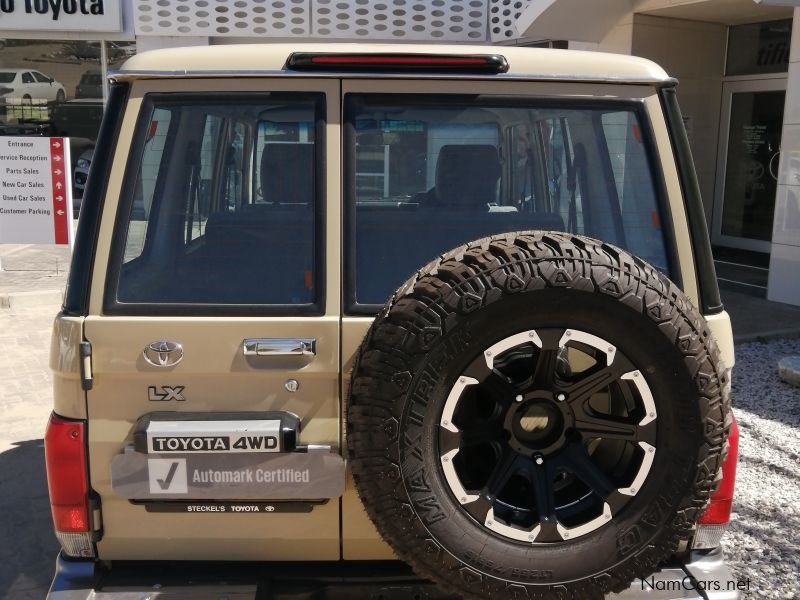 Toyota LANDCRUISER 76 4.2D LX in Namibia