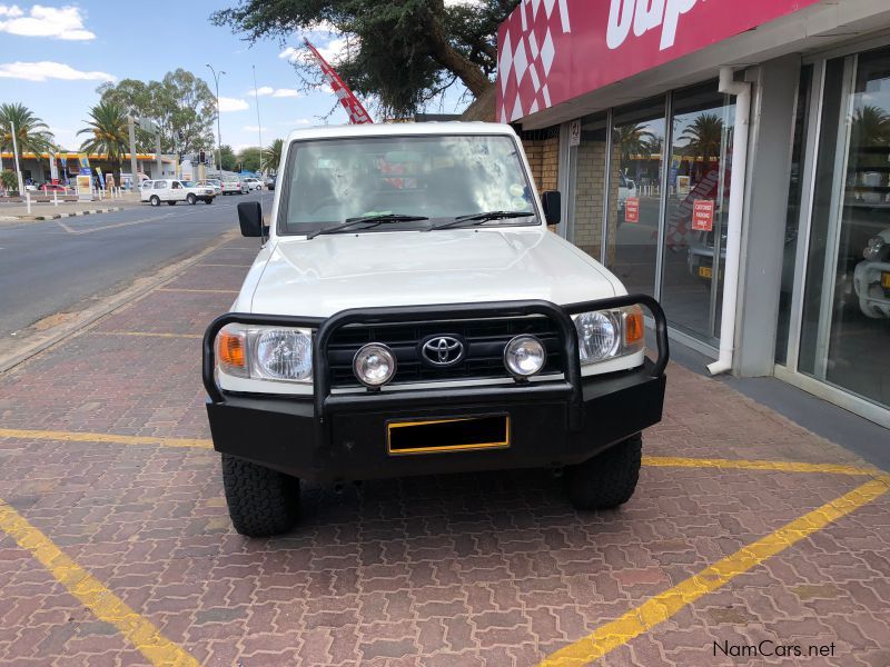 Toyota Land Cruiser 4.0 P/U S/C 4x4 in Namibia