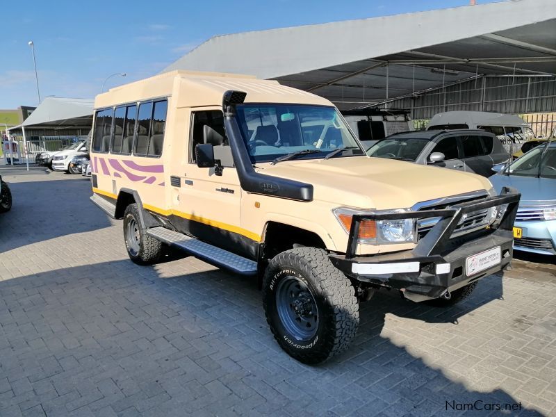 Toyota Land Cruiser 4.0 V6 4x4 Camper in Namibia