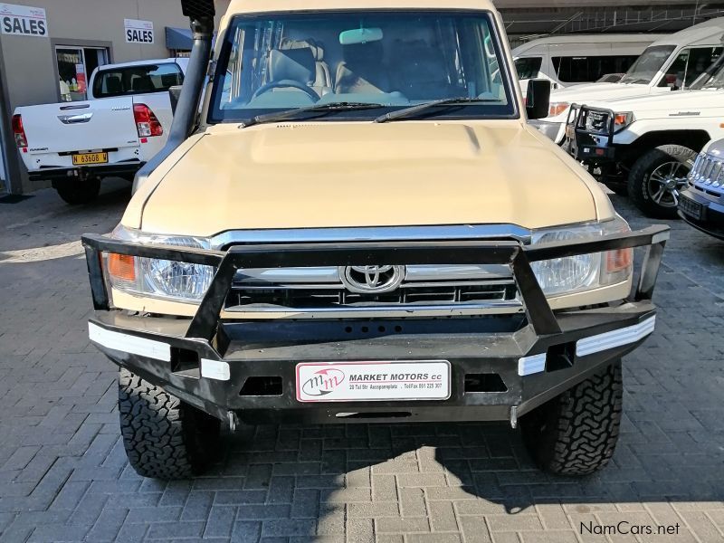 Toyota Land Cruiser 4.0 V6 4x4 Camper in Namibia