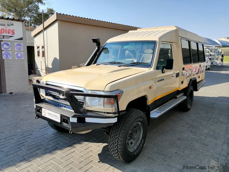 Toyota Land Cruiser 4.0 V6 4x4 Camper in Namibia