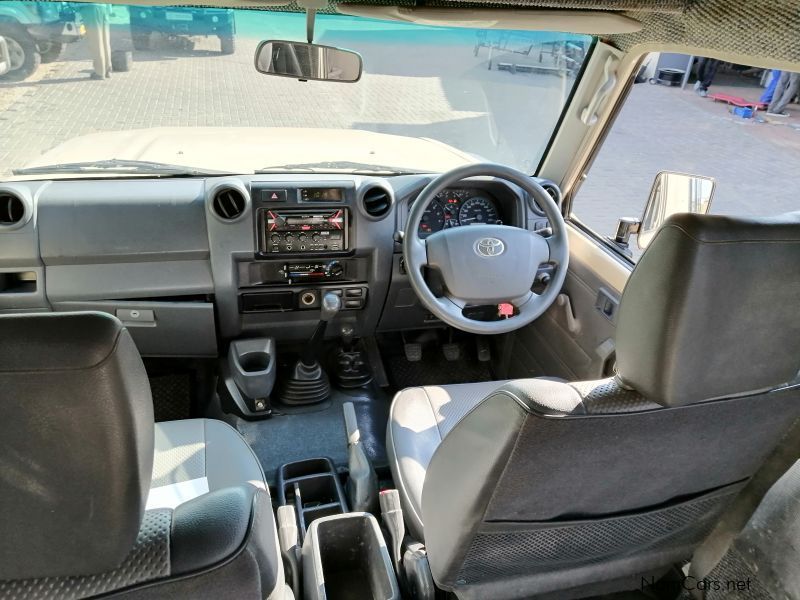 Toyota Land Cruiser 4.0 V6 4x4 Camper in Namibia