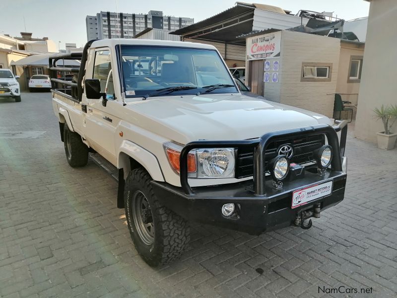 Toyota Land Cruiser 4.0 V6 4x4 S/C in Namibia